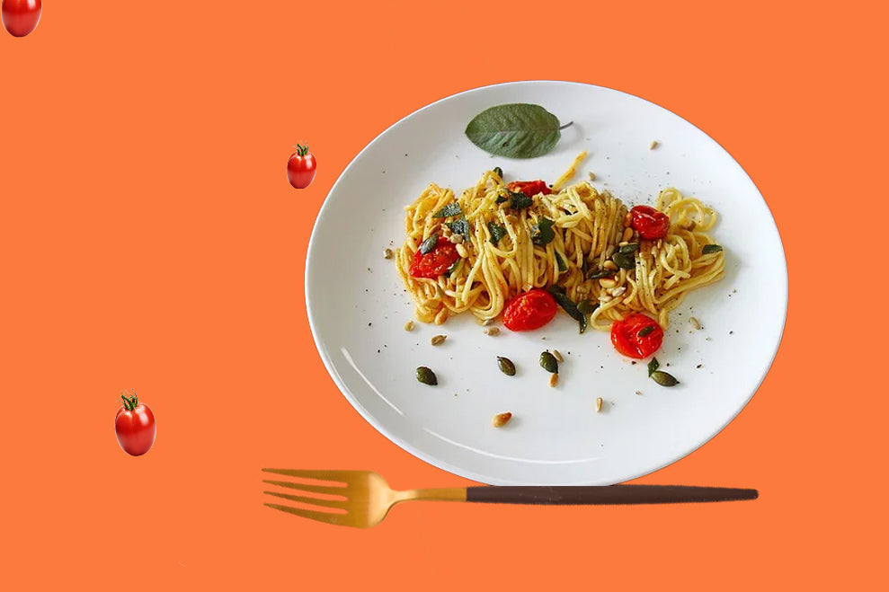 Spaghetti mit Salbeibutter, Tomaten und gemischten Kernen
